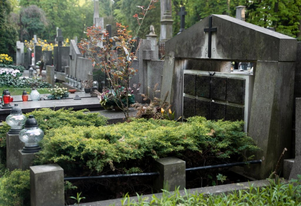 Установка памятников в Твери